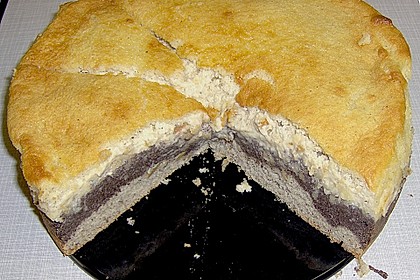 Mohn - Apfel - Torte mit Sahnehaube