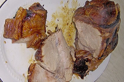 Schweinekrustenbraten mit Nelken und &Auml;pfeln