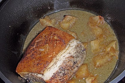 Schweinekrustenbraten mit Nelken und &Auml;pfeln 3