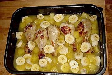 Hühnchen mit Ananas und Bananen