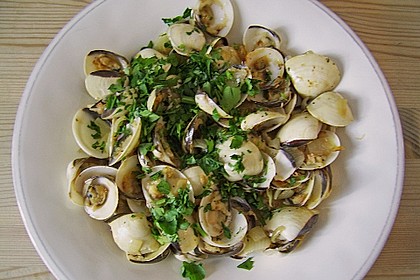 Venusmuscheln in Wei&szlig;weinsauce