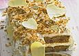 Schokoladen - Weichsel - Torte mit wei&szlig;en Herzen