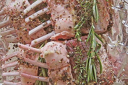 Lammkarree im Tomaten - Oliven - Kompott mit Bohnen und M&ouml;hren