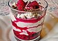 Sahnegrie&szlig; mit Erdbeeren