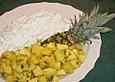Ananassalat mit 'Raffaello' - Sahne