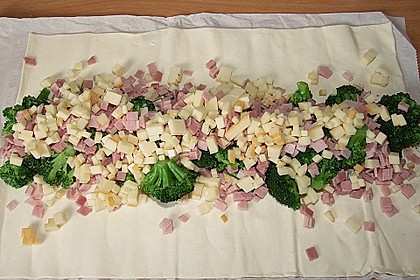 Brokkolistrudel 30