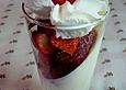Zitronenmousse mit Erdbeeren