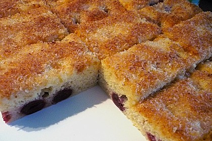 Buttermilch - Kokos - Kuchen mit Kirschen