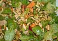 Gemischter Salat mit Pinienkernen und Honig - Senf - Dressing