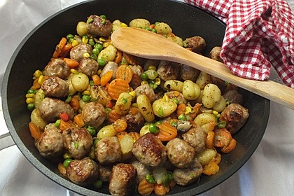 Gnocchi-Gemüse-Pfanne mit Mettbällchen 1
