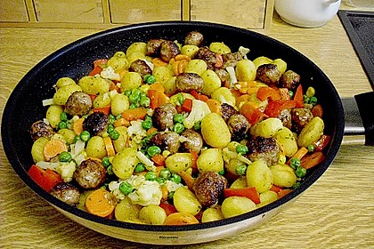 Gnocchi-Gemüse-Pfanne mit Mettbällchen 2