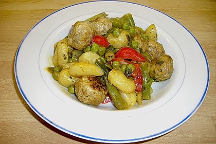 Gnocchi-Gemüse-Pfanne mit Mettbällchen 15