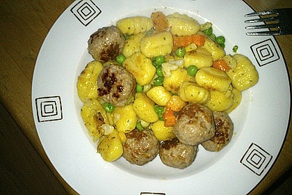 Gnocchi-Gemüse-Pfanne mit Mettbällchen 47