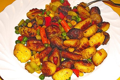 Gnocchi-Gemüse-Pfanne mit Mettbällchen 44