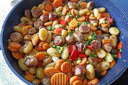 Gnocchi-Gemüse-Pfanne mit Mettbällchen 4
