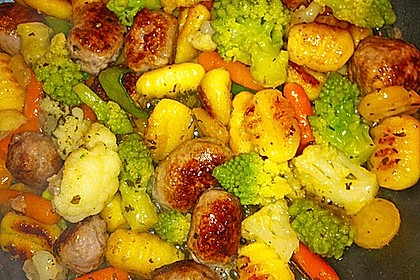 Gnocchi-Gemüse-Pfanne mit Mettbällchen 20
