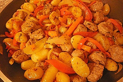 Gnocchi-Gemüse-Pfanne mit Mettbällchen 42