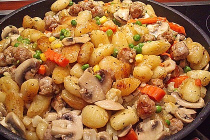 Gnocchi-Gemüse-Pfanne mit Mettbällchen 21