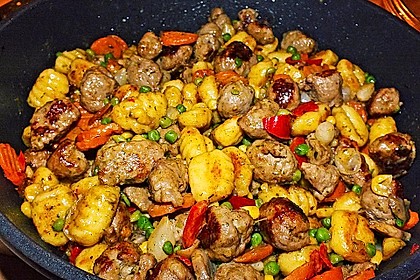 Gnocchi-Gemüse-Pfanne mit Mettbällchen 13