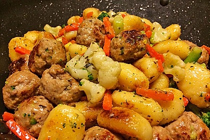 Gnocchi-Gemüse-Pfanne mit Mettbällchen 40