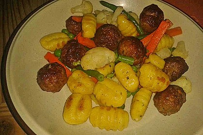 Gnocchi-Gemüse-Pfanne mit Mettbällchen 18
