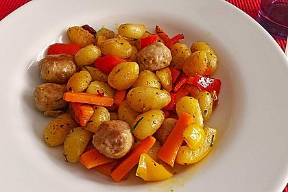 Gnocchi-Gemüse-Pfanne mit Mettbällchen 7