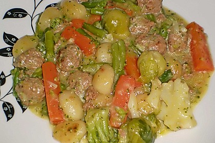 Gnocchi-Gemüse-Pfanne mit Mettbällchen 35