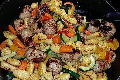 Gnocchi-Gemüse-Pfanne mit Mettbällchen 45