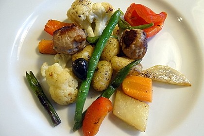 Gnocchi-Gemüse-Pfanne mit Mettbällchen 26