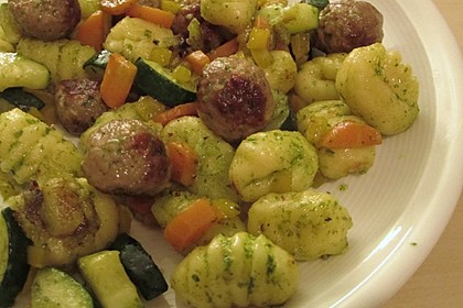 Gnocchi-Gemüse-Pfanne mit Mettbällchen 25