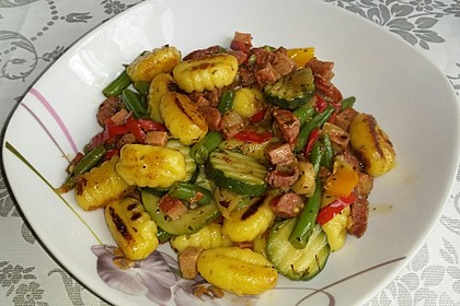 Gnocchi-Gemüse-Pfanne mit Mettbällchen 30