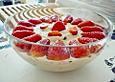 Stracciatella - Pudding mit Erdbeeren