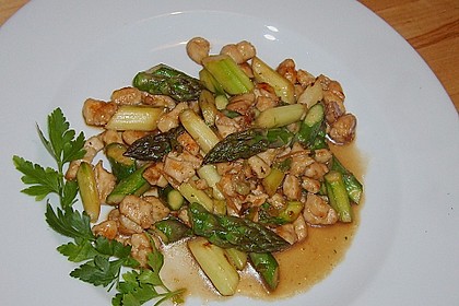 Spargel a la chinoise mit H&auml;hnchenbrust