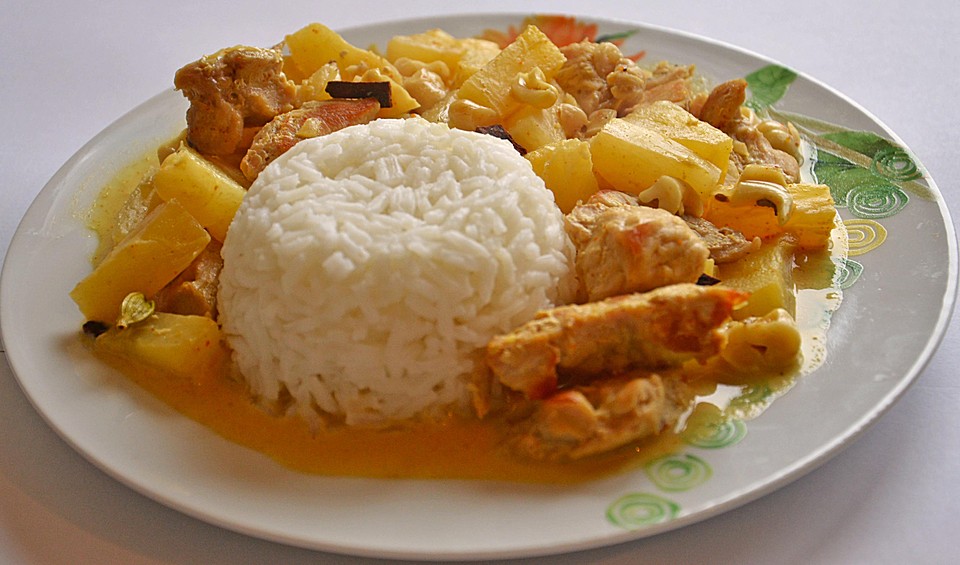 Hühnchen Curry Mit Ananas Und Kokosmilch An Reis — Rezepte Suchen