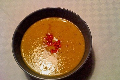 Linsen - Orangen - Suppe mit Granatapfelkernen