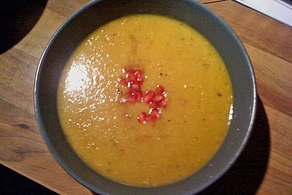 Linsen - Orangen - Suppe mit Granatapfelkernen 1