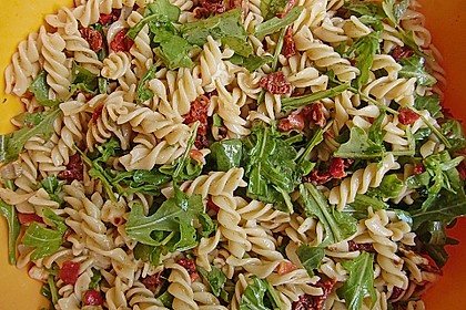 Nudelsalat mit Rucola, Tomate und Mozzarella 2