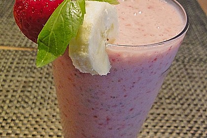 Erdbeer - Joghurt - Bananen - Shake mit Basilikum 1