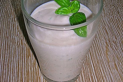 Erdbeer - Joghurt - Bananen - Shake mit Basilikum 2