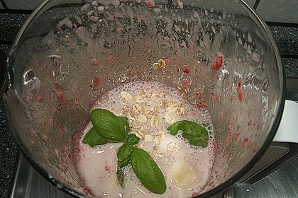 Erdbeer - Joghurt - Bananen - Shake mit Basilikum 5
