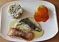 Lachsfilet auf Sahnesauce mit Flan von gr&uuml;nem Spargel und Paprikaschaum