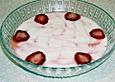 Buttermilch - Dessert mit Erdbeeren