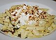 Zitronennudeln mit Zucchini und Pinienkernen