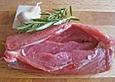 Schweinefilet mit einer F&uuml;llung aus Ziegenk&auml;se, Knoblauch und Rosmarin