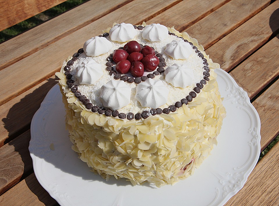 Schokoladen - Kirsch - Mandel - Kokos - Sahne - Torte (Rezept mit Bild ...