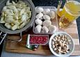 Spargelcremesuppe mit gebratenen Champignons und Schinkenw&uuml;rfeln
