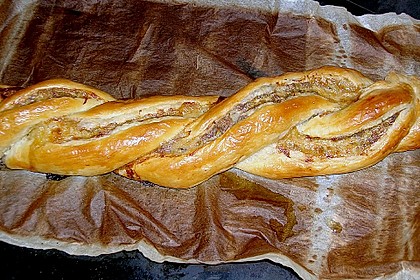 Bl&auml;tterteigzopf mit Hackfleisch 2
