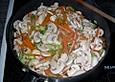 H&uuml;hnchengeschnetzeltes mit Gem&uuml;se und Currysauce