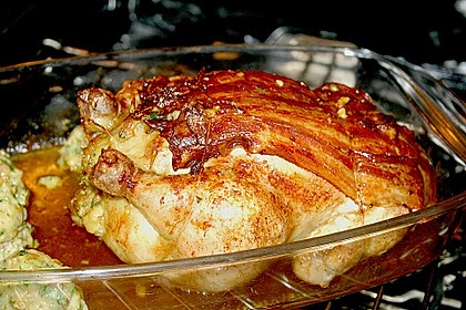 Huhn mit Br&ouml;tchenf&uuml;llung und Bacon