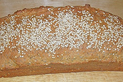 Vollkornbrot mit Mohn und Sesam